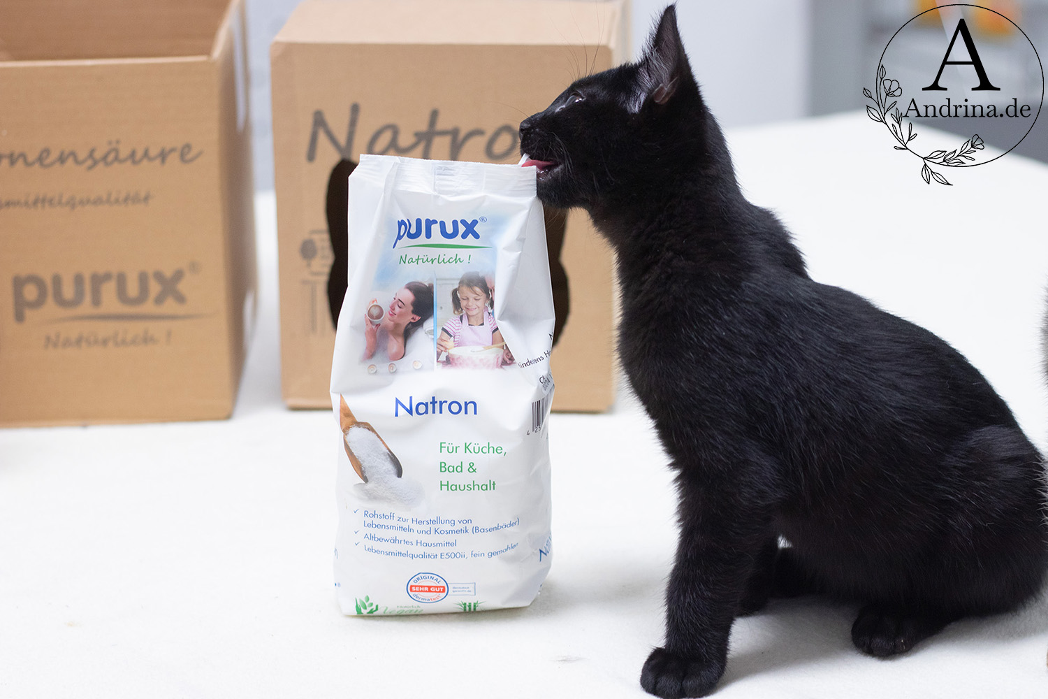 Katzen-Gerüche mit Natron natürlich entfernen