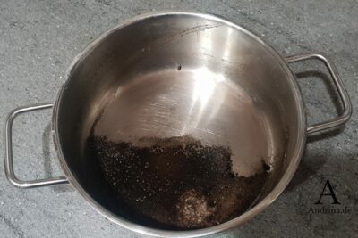 Eingebranntes mit Natron entfernen – funktioniert das wirklich?