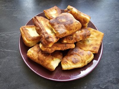 Mekitsi mit Natron – fluffig, knusprig, ohne Hefe!