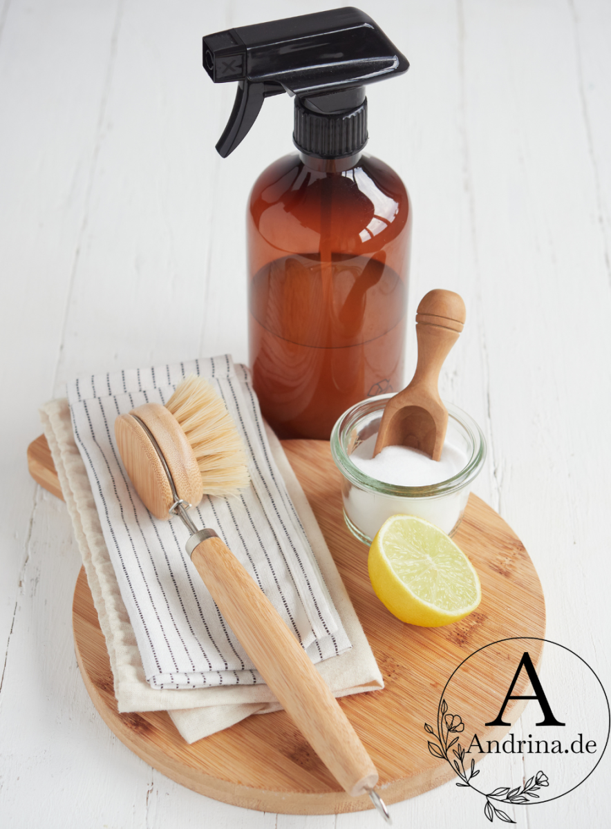 Natürlich entkalken mit DIY-Antikalkspray: Zitronensäure wirkt Wunder im Bad &#038; Küche